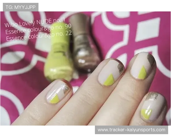 足球明星涂脚指甲油展示独特个性与时尚风采引发热议